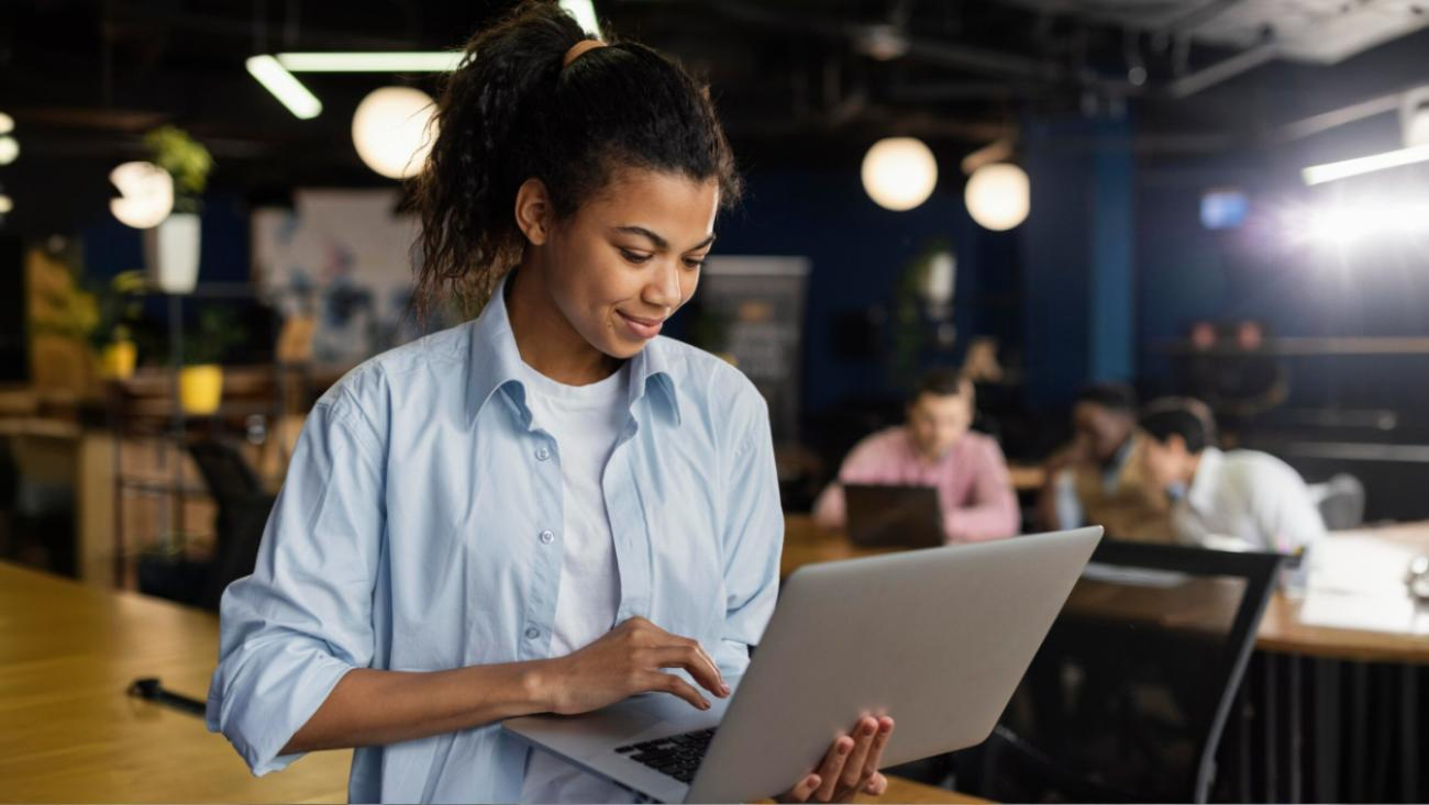 Ecommerce leader using a laptop while evaluating retail AI and commerce strategy